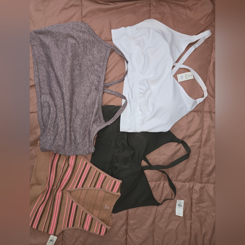 Offline sports bra lot of 4 NWT